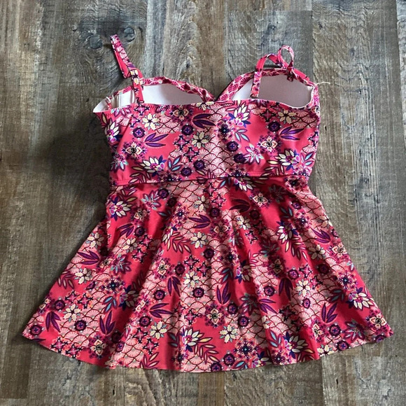 Christina | Strap / Strapless Tankini Top - Picture 2 of 9